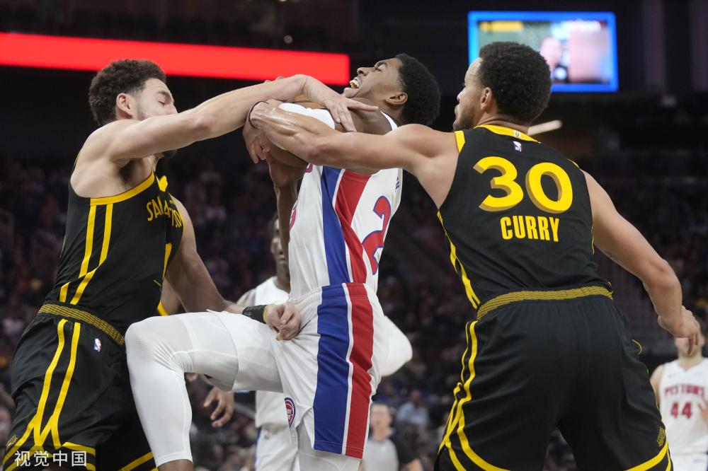 他多次依靠 他多次依靠